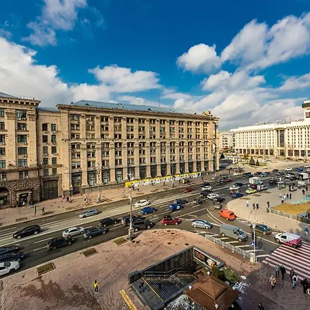 укриття через дорогу, метро майдан незалежності , 2к із видом на хрещатик Daire *
