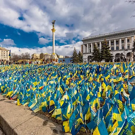 укриття через дорогу, метро майдан незалежності , 2к із видом на хрещатик *